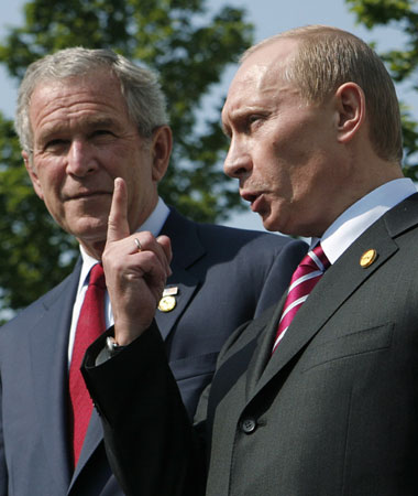 Bush-Putin meeting mixed with smile and strife
