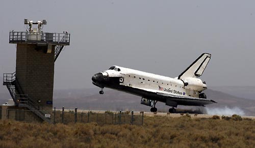 US space shuttle Atlantis lands safely
