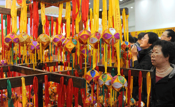 Intangible cultural heritage show in Jinan