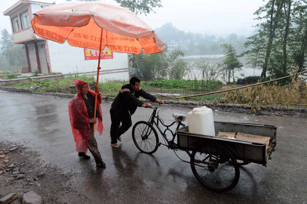 Daily life hampered by rain after quake