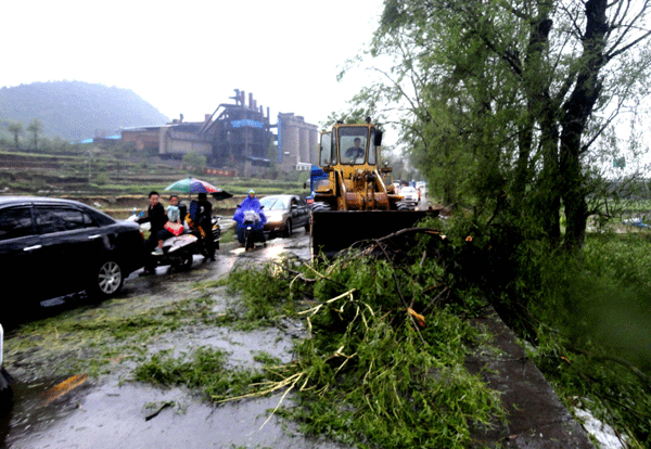 SW China hit by rain, hail