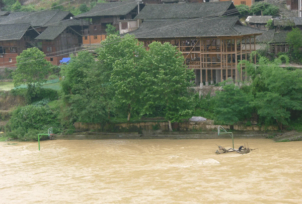 SW China hit by rain, hail