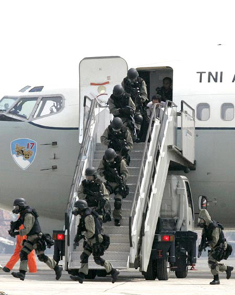 Members of the Indonesian air force elite anti-terrorist unit take part in a drill at Sukarno-Hatta airport in Jakarta July 31, 2007.