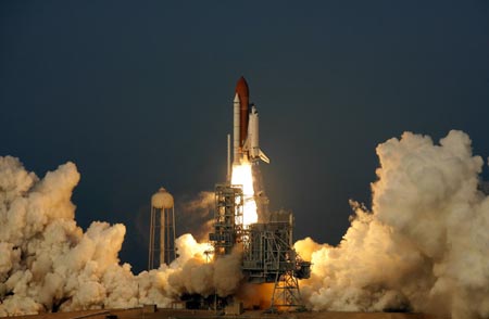 The space shuttle Endeavour lifts off from its launch pad at the Kennedy Space Center in Cape Canaveral, Florida, August 8, 2007. Endeavour blasted off on Wednesday for a construction mission to the International Space Station, carrying a former teacher who first trained for space flight with the ill-fated Challenger crew. 