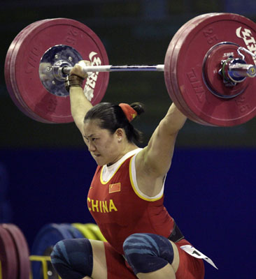 Cao Lei crowned at weightlifting championship