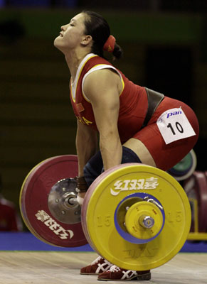 Cao Lei crowned at weightlifting championship