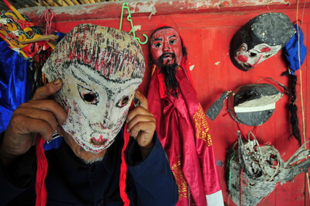 Villagers perform traditional Yang Opera