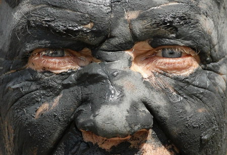 Russians play in mineral-rich black mud