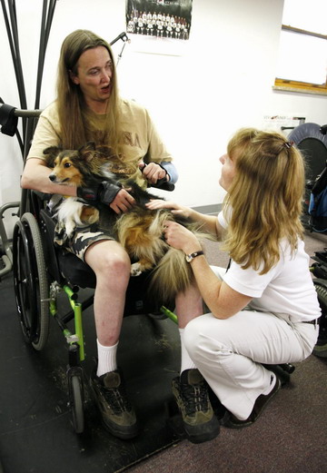Inspiring two-legged dog gets therapy