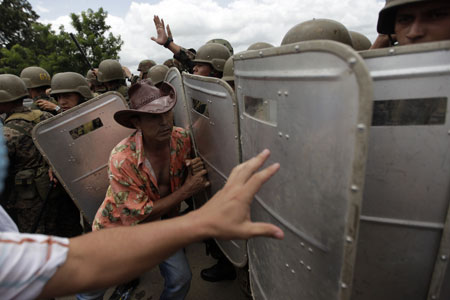 Zelaya's brief return sparks clashes in Honduras