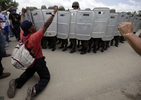 Zelaya's brief return sparks clashes in Honduras