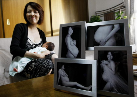 Japan: Nude maternity photo gains popularity