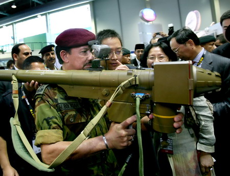 Brunei Sultan visits Poly booth