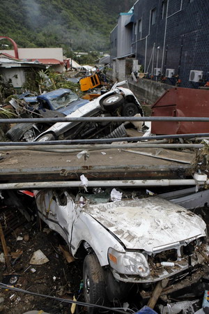 Aid flows to tsunami-hit Samoas as deaths hit 119