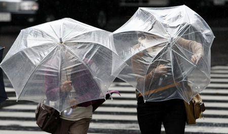 Typhoon Melor lands in Japan