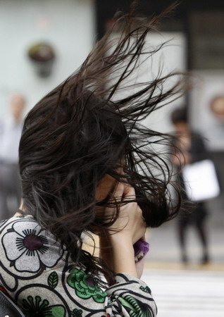 Typhoon Melor lands in Japan