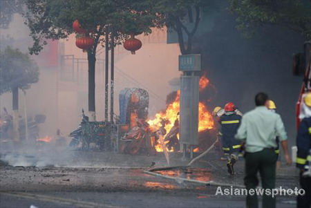 Fire breaks out in highrise in C. China