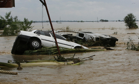 Rain, floods in N. Philippines kill over 100