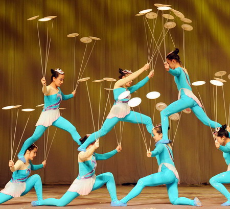 Shanghai acrobatic performers set stage in Taipei