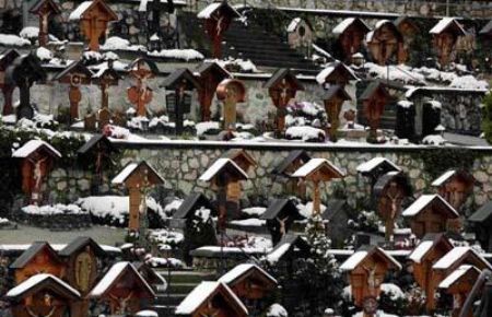 Europe's 1st snowfall of season