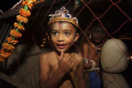 Hindus celebrate 'row of lights'