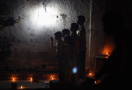 Hindus celebrate 'row of lights'