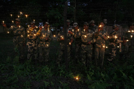 Hindus celebrate 'row of lights'