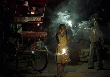 Hindus celebrate 'row of lights'