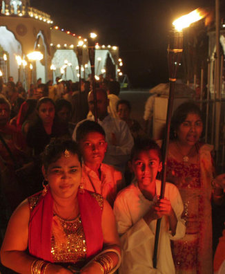 Hindus celebrate 'row of lights'