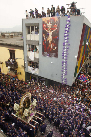 Believers pay homage to 'the Lord of the Miracles'