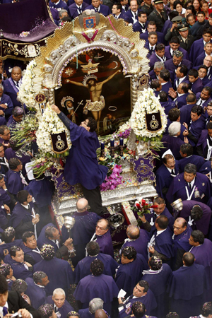 Believers pay homage to 'the Lord of the Miracles'