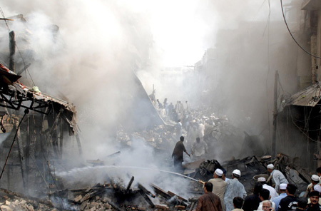 Car bomb in Pakistan kills 100