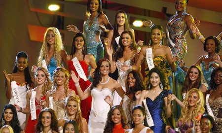 Kaiane Aldorino crowned miss World