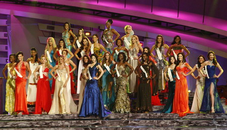 Kaiane Aldorino crowned miss World
