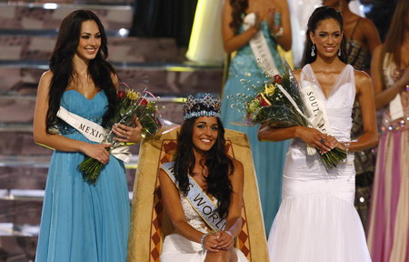 Kaiane Aldorino crowned miss World