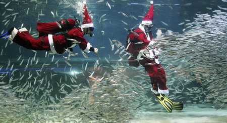 Underwater Santa Claus performs in Seoul