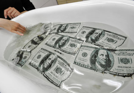 US dollar melts down in Tokyo baths