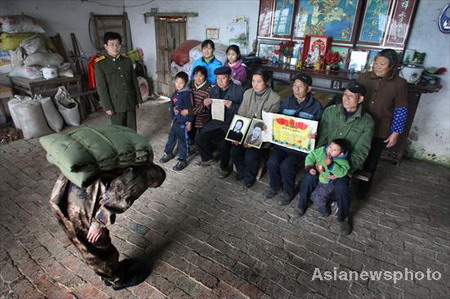 Military service, recruit Zhang's family rite