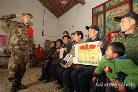 Military service, recruit Zhang's family rite