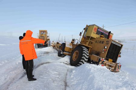 Heavy snow hits NW China's Xinjiang