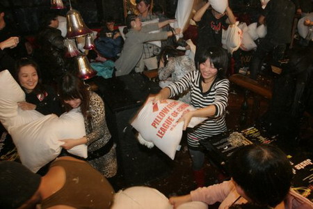 Pillow war waged against stress in Wuhan