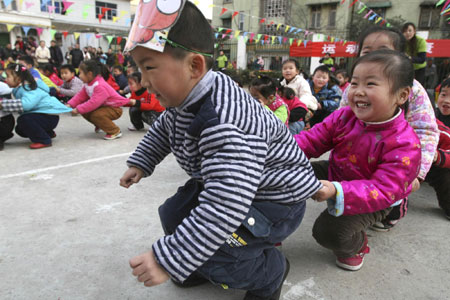 Children greet new year with sports meeting
