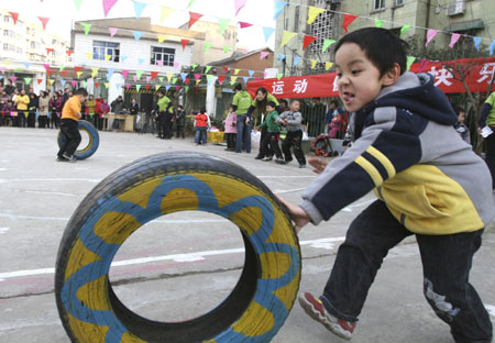 Children greet new year with sports meeting