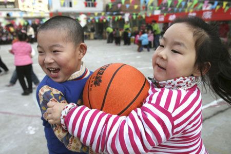 Children greet new year with sports meeting