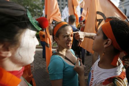 Argentineans rally to wish for world peace