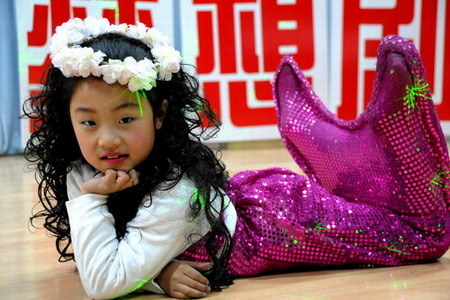 Pupils' costume play for coming new year