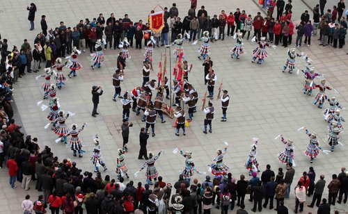 Miao dance to celebrate new year