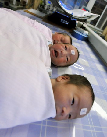 H1N1-flu mom dies after delivering triplets