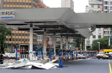 2 killed, several injured in fierce wind in Argentina capital