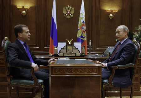 Medvedev inspects new armoured vehicles in Moscow